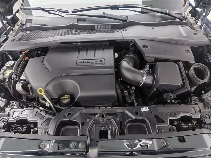 Фото 6 - Jaguar E-Pace