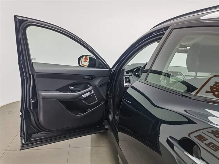 Фото 8 - Jaguar E-Pace