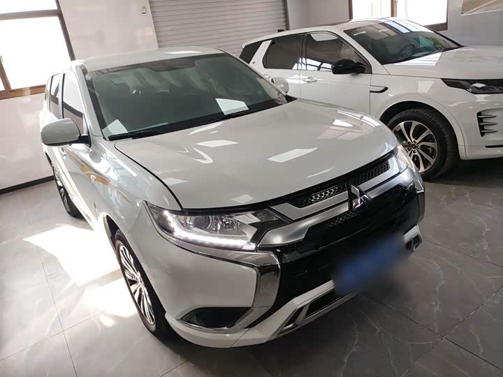 Фото 4 - Mitsubishi Outlander