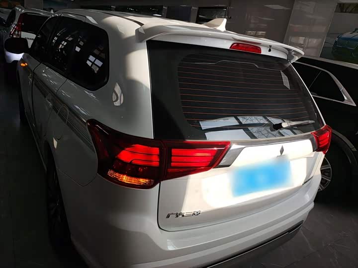 Фото 6 - Mitsubishi Outlander