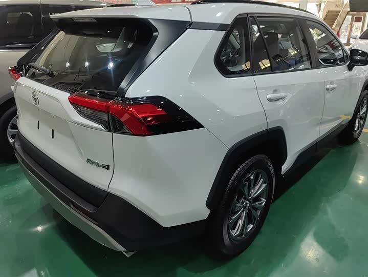 Фото 3 - Toyota RAV4