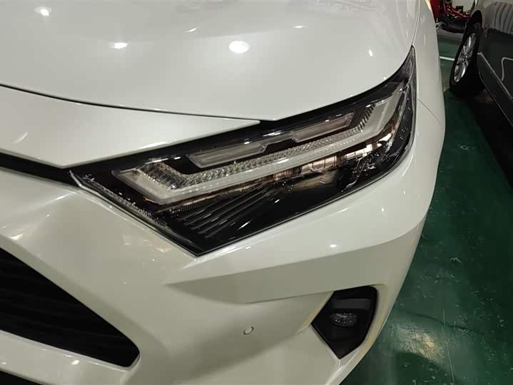 Фото 5 - Toyota RAV4