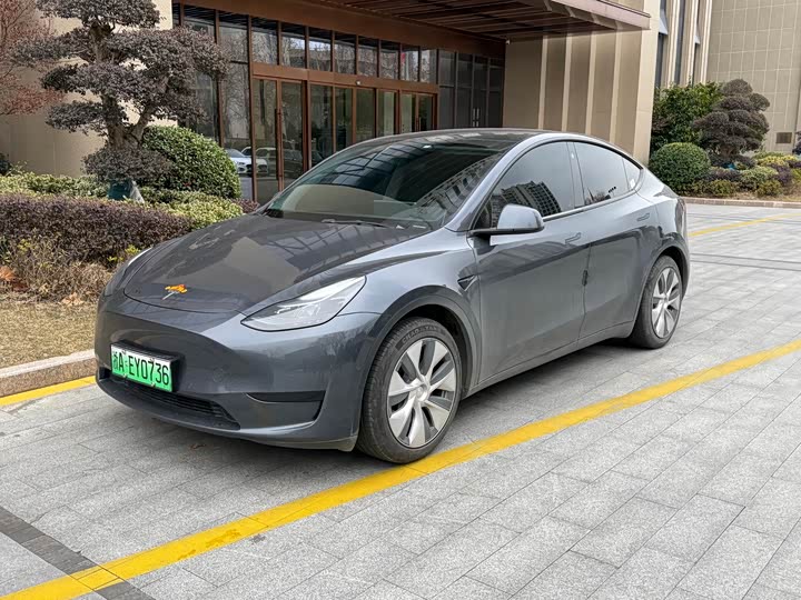 Фото 1 - Tesla Model Y