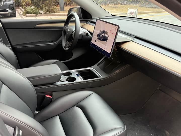 Фото 4 - Tesla Model Y