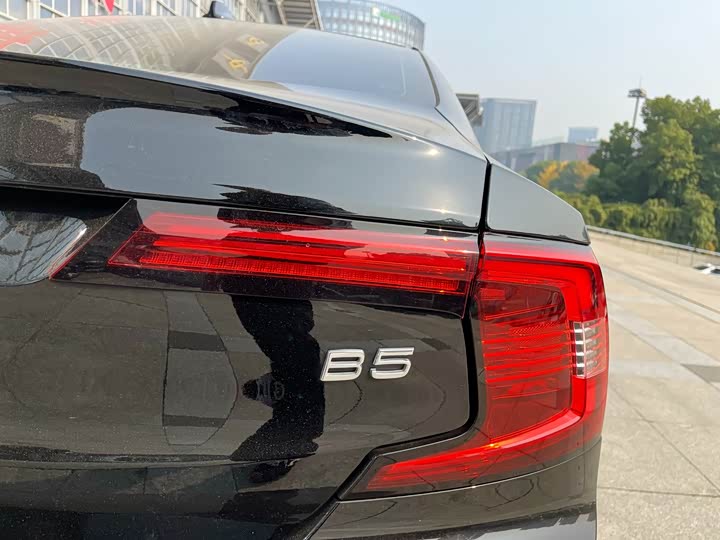 Фото 9 - Volvo S90