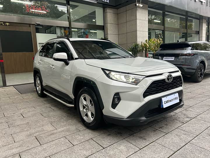 Фото 3 - Toyota RAV4