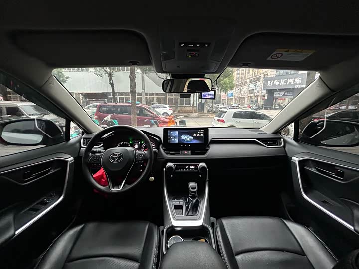 Фото 6 - Toyota RAV4