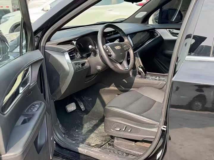 Фото 4 - Cadillac XT6