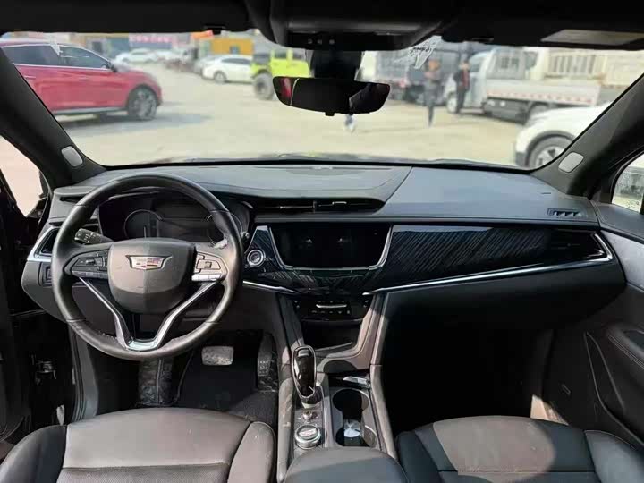 Фото 6 - Cadillac XT6