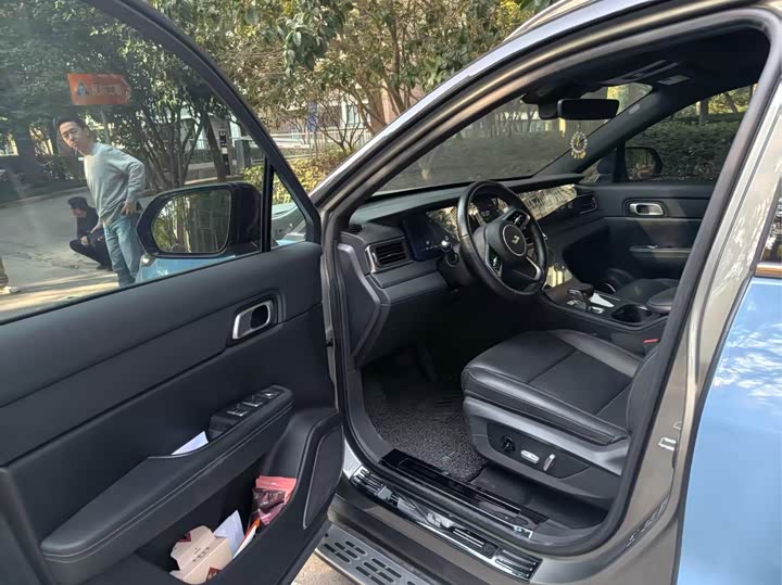 Фото 6 - LiXiang One