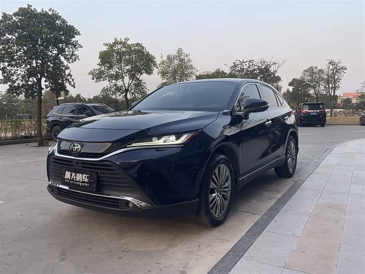 Фото 1 - Toyota Harrier