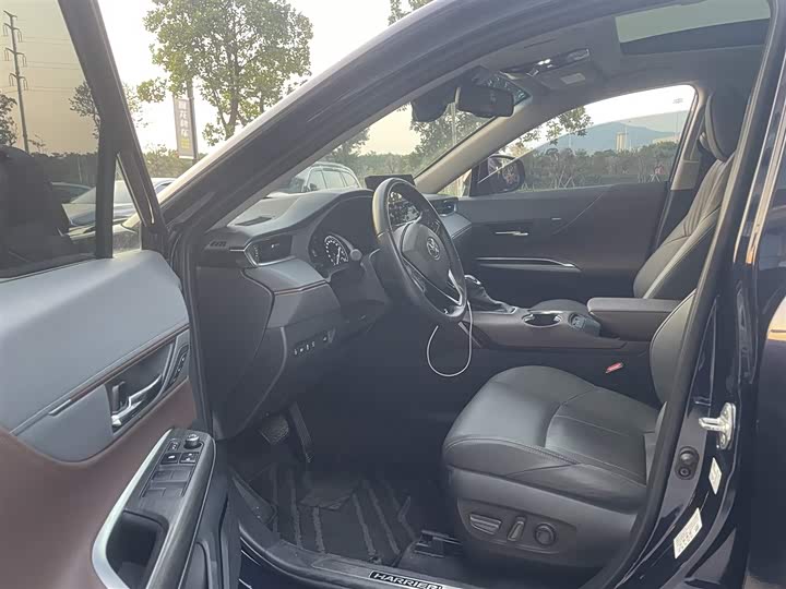 Фото 4 - Toyota Harrier