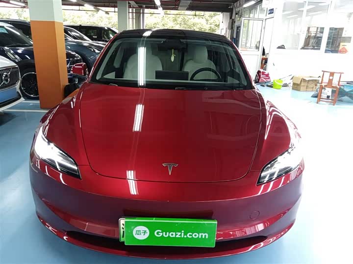 Фото 3 - Tesla Model 3