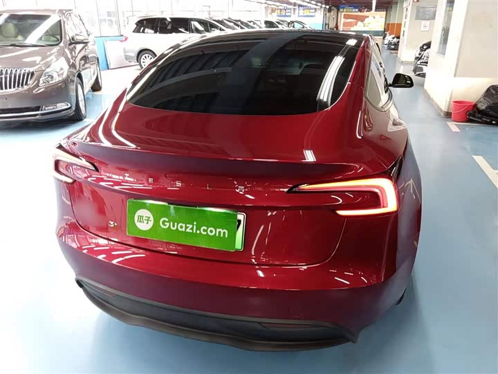 Фото 6 - Tesla Model 3