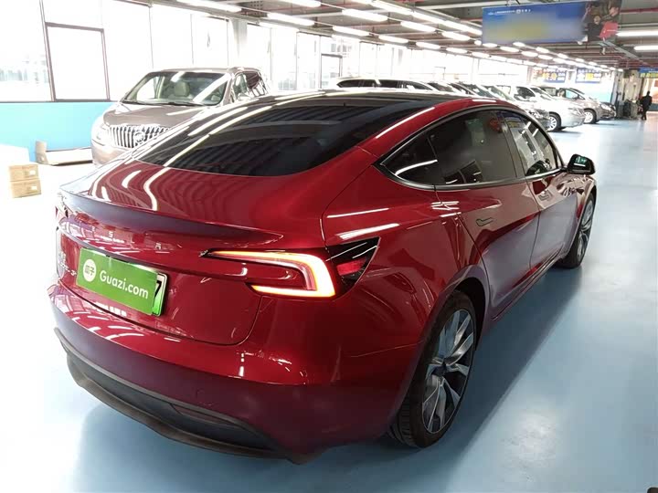 Фото 7 - Tesla Model 3