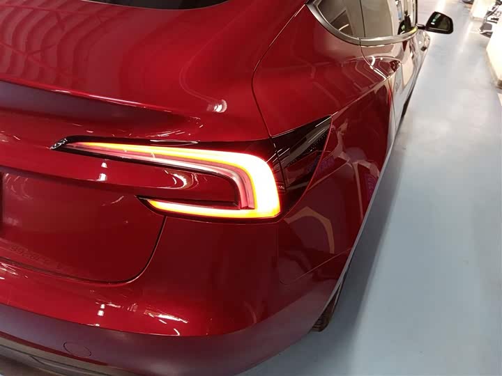 Фото 8 - Tesla Model 3