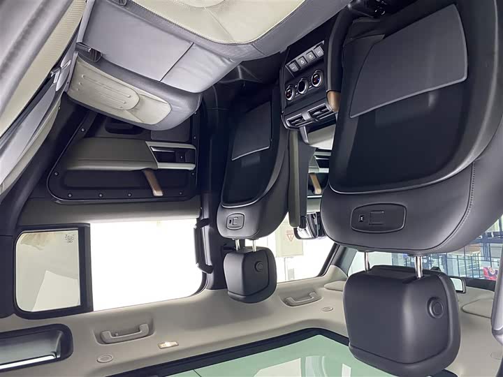 Фото 7 - Land Rover Defender