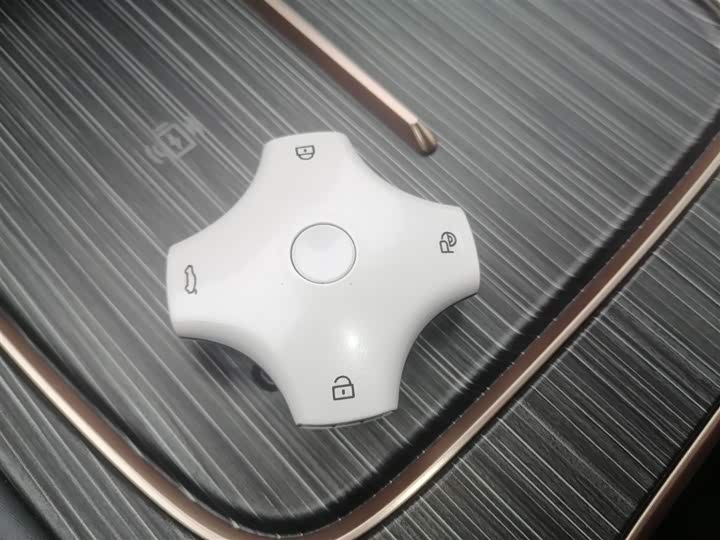 Фото 9 - Dongfeng Yipai eπ 008