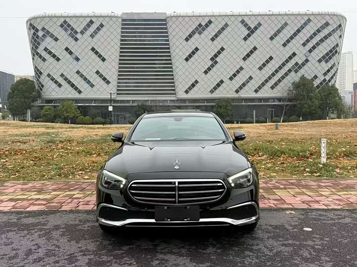 Фото 3 - Mercedes-Benz E-Class