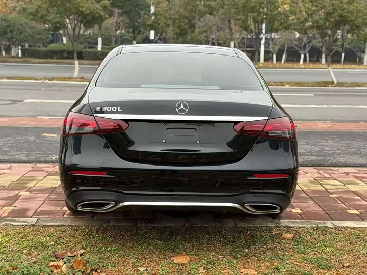 Фото 8 - Mercedes-Benz E-Class