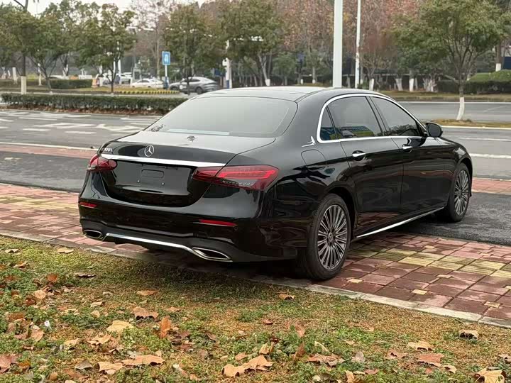 Фото 9 - Mercedes-Benz E-Class