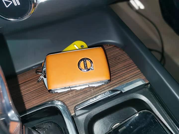 Фото 9 - Volvo XC60