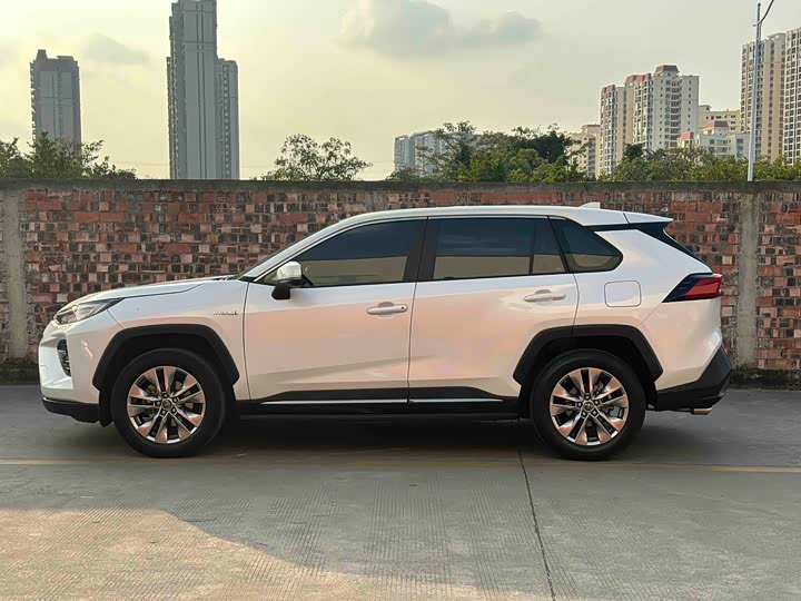 Фото 3 - Toyota Wildlander