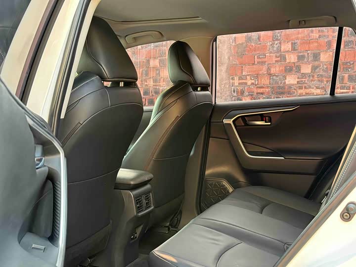 Фото 5 - Toyota Wildlander