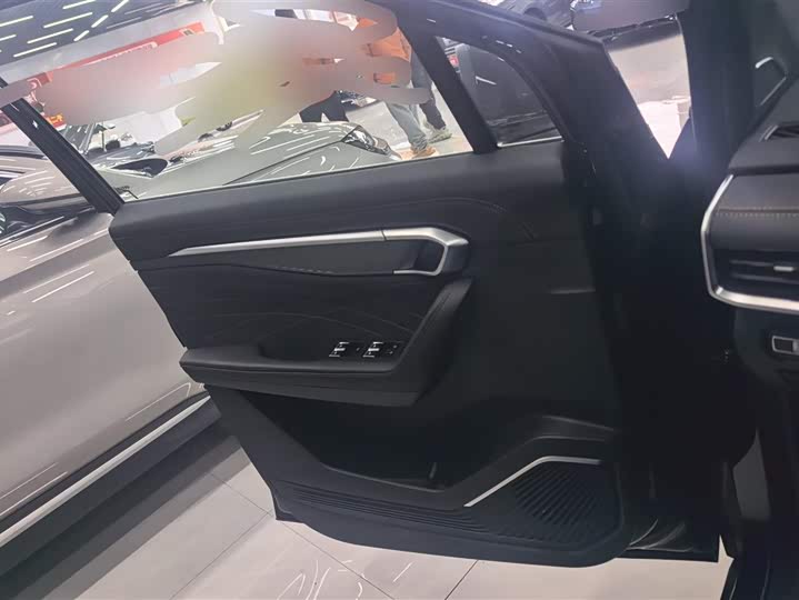 Фото 7 - Geely Okavango L