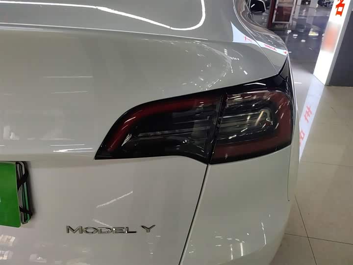 Фото 8 - Tesla Model Y