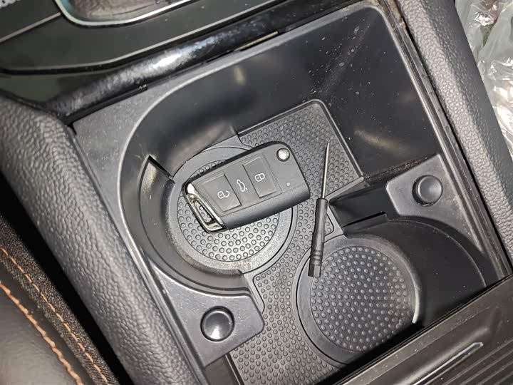 Фото 9 - Volkswagen Sagitar L