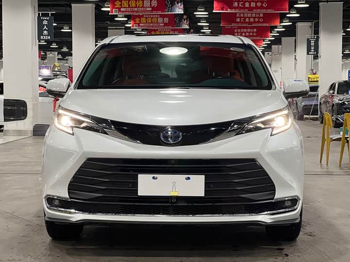 Фото 1 - Toyota Sienna