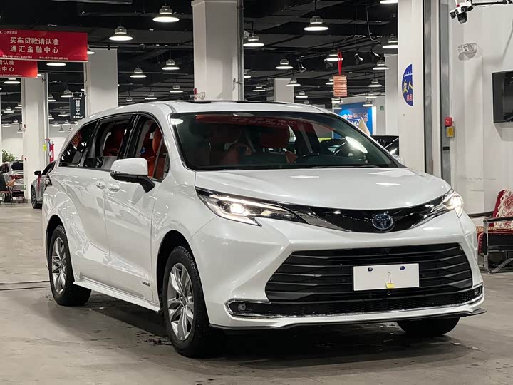 Фото 3 - Toyota Sienna