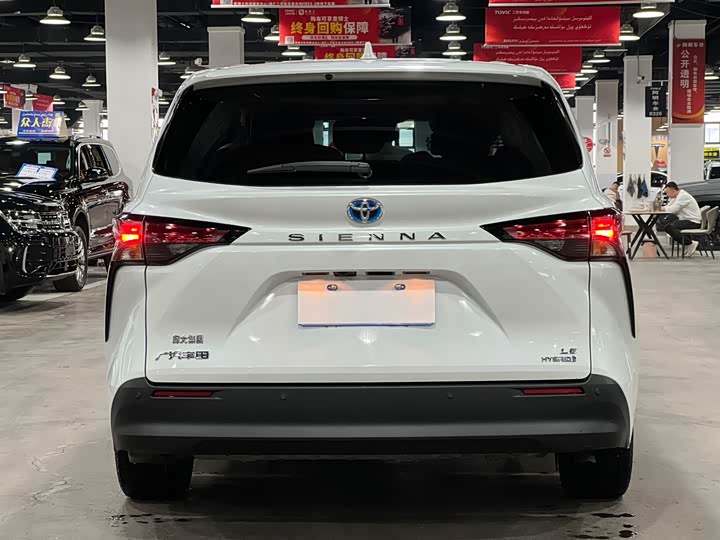 Фото 4 - Toyota Sienna