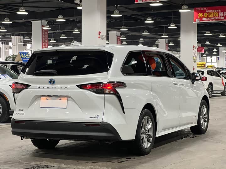 Фото 5 - Toyota Sienna