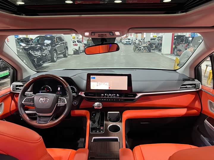 Фото 8 - Toyota Sienna