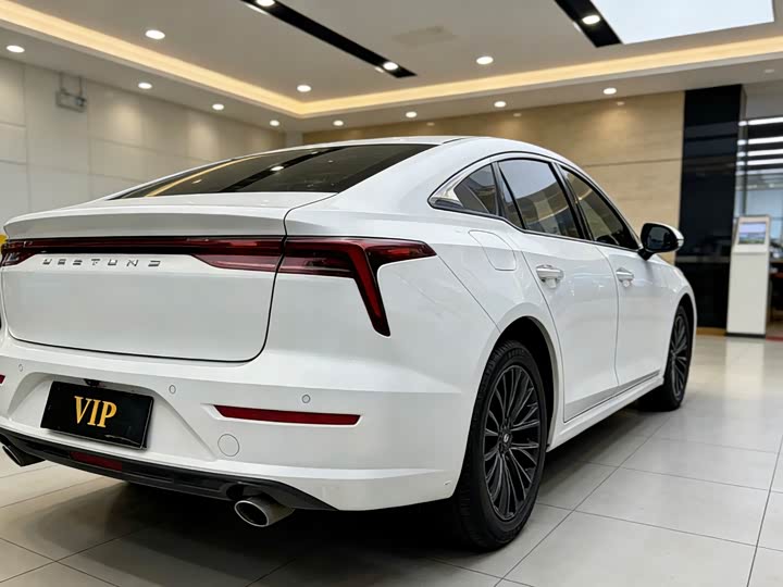 Фото 9 - Bestune B70