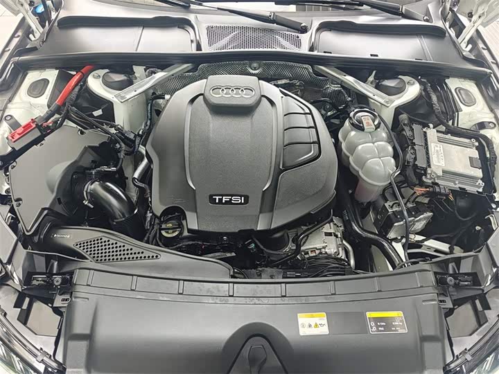 Фото 8 - Audi A4L