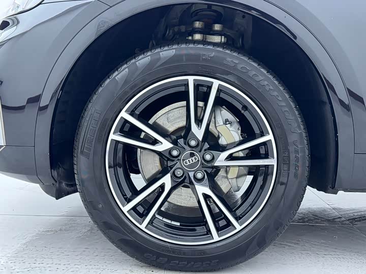 Фото 5 - Audi Q5L