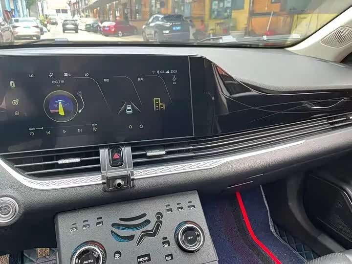 Фото 4 - Bestune B70