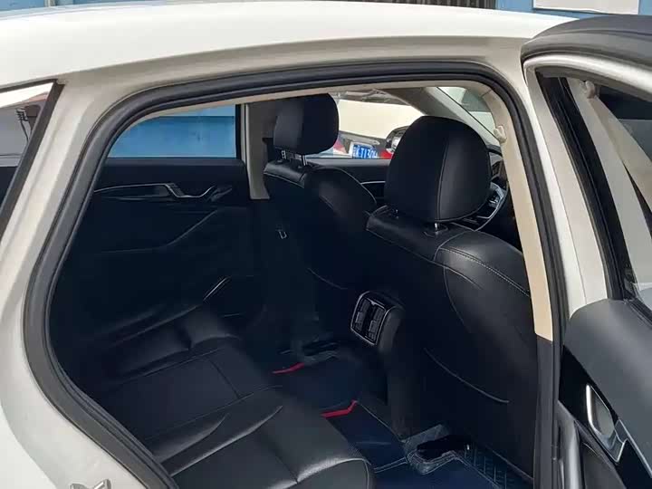 Фото 7 - Bestune B70