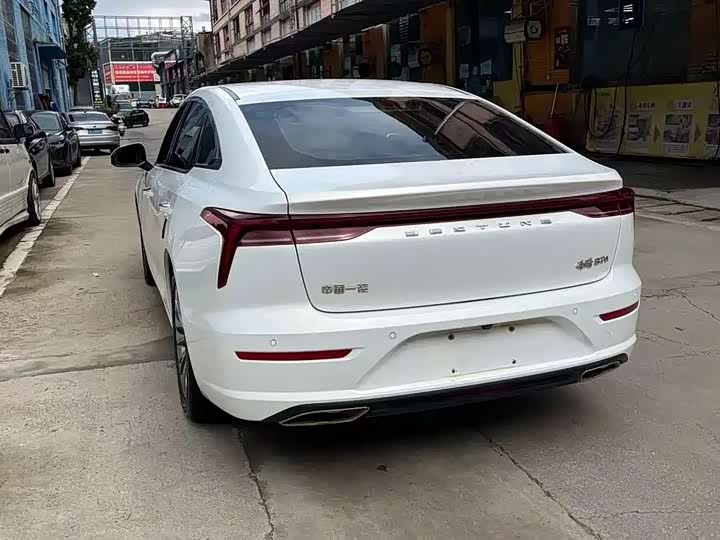 Фото 9 - Bestune B70