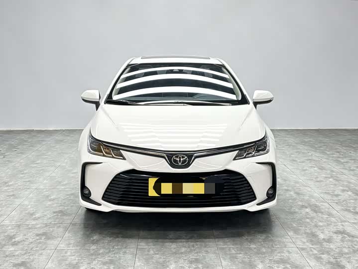 Фото 2 - Toyota Corolla