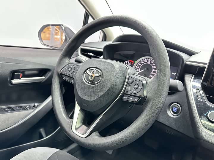 Фото 9 - Toyota Corolla