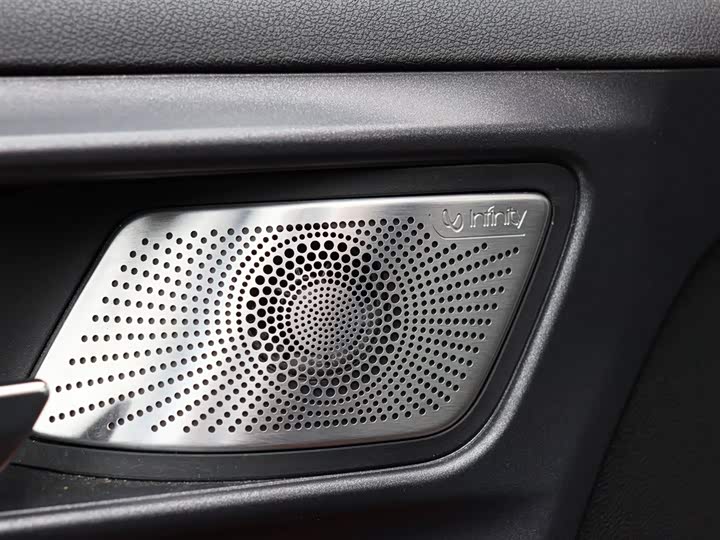 Фото 6 - Tank 300