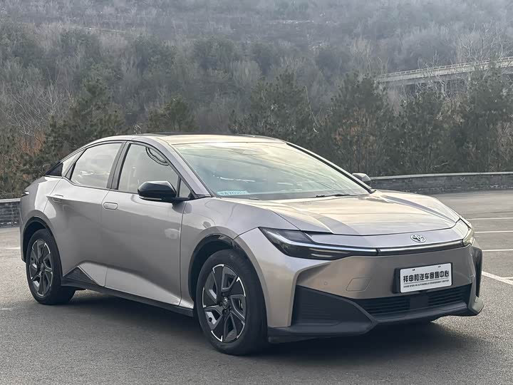 Фото 3 - Toyota bZ3