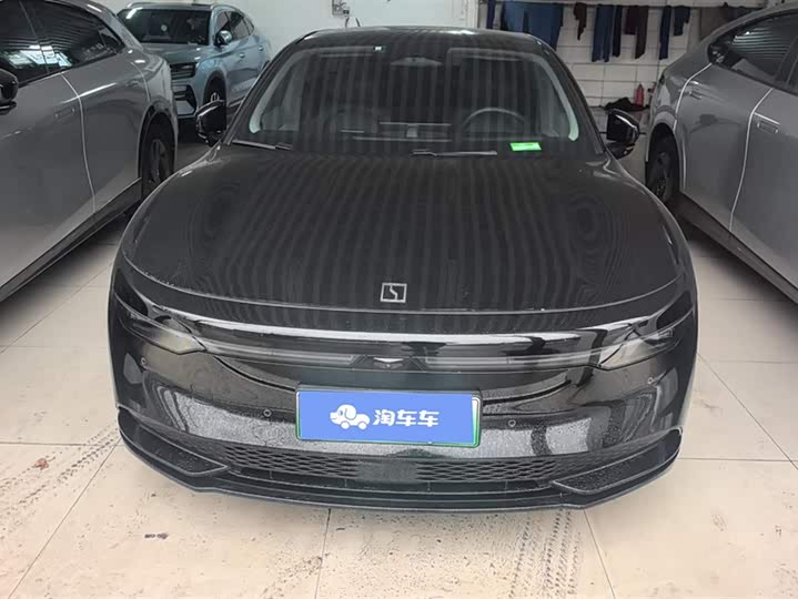 Фото 2 - Zeekr 007