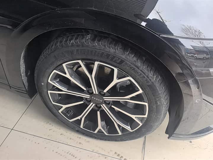 Фото 6 - Zeekr 007