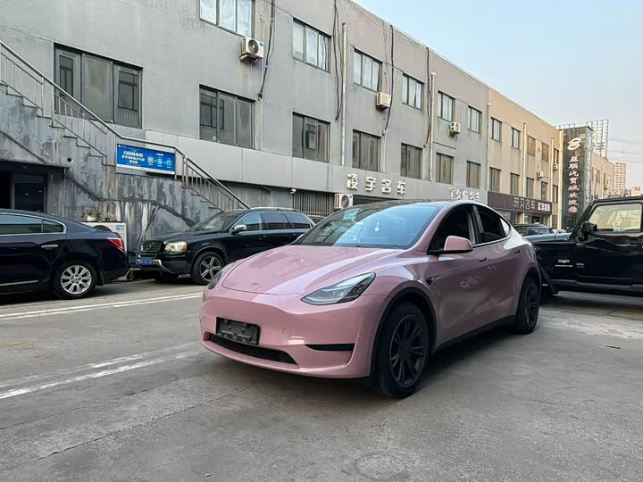 Фото 1 - Tesla Model Y