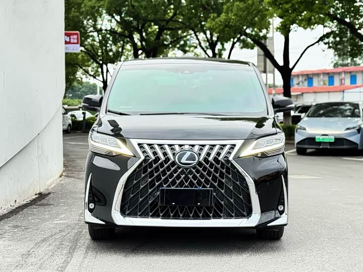 Фото 5 - Lexus LM